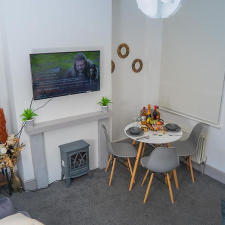 The Highfield Villa, 5 Bedrooms, Northampton Centre, Sleeps 10 Extérieur photo