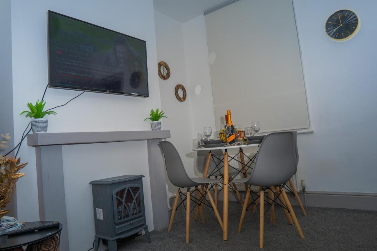 The Highfield Villa, 5 Bedrooms, Northampton Centre, Sleeps 10 Extérieur photo