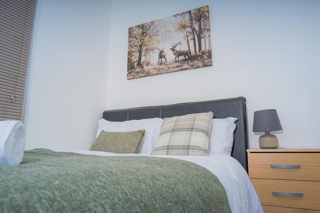 The Highfield Villa, 5 Bedrooms, Northampton Centre, Sleeps 10 Extérieur photo