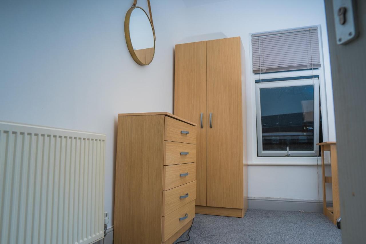 The Highfield Villa, 5 Bedrooms, Northampton Centre, Sleeps 10 Extérieur photo