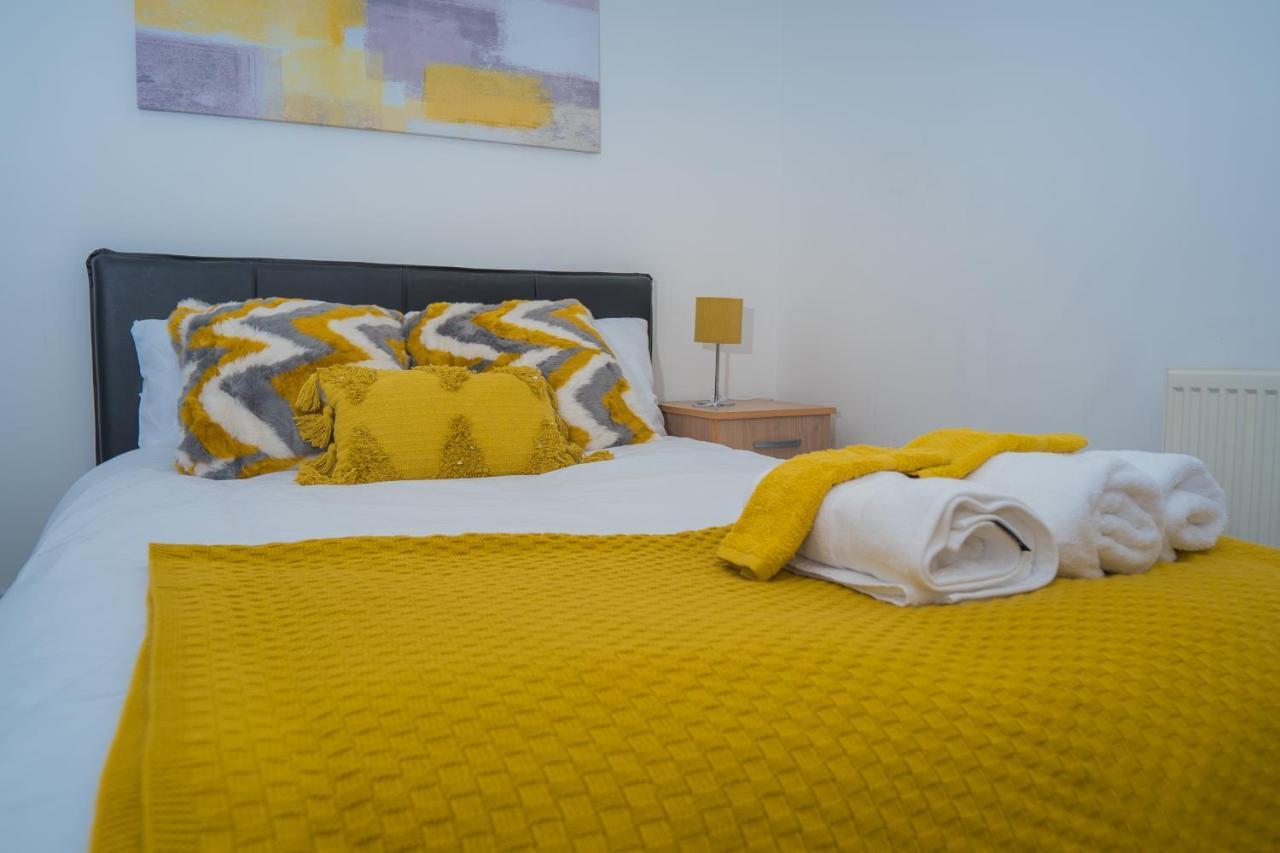 The Highfield Villa, 5 Bedrooms, Northampton Centre, Sleeps 10 Extérieur photo