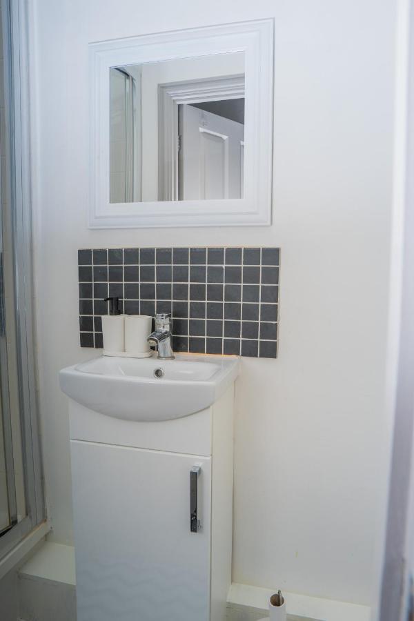 The Highfield Villa, 5 Bedrooms, Northampton Centre, Sleeps 10 Extérieur photo