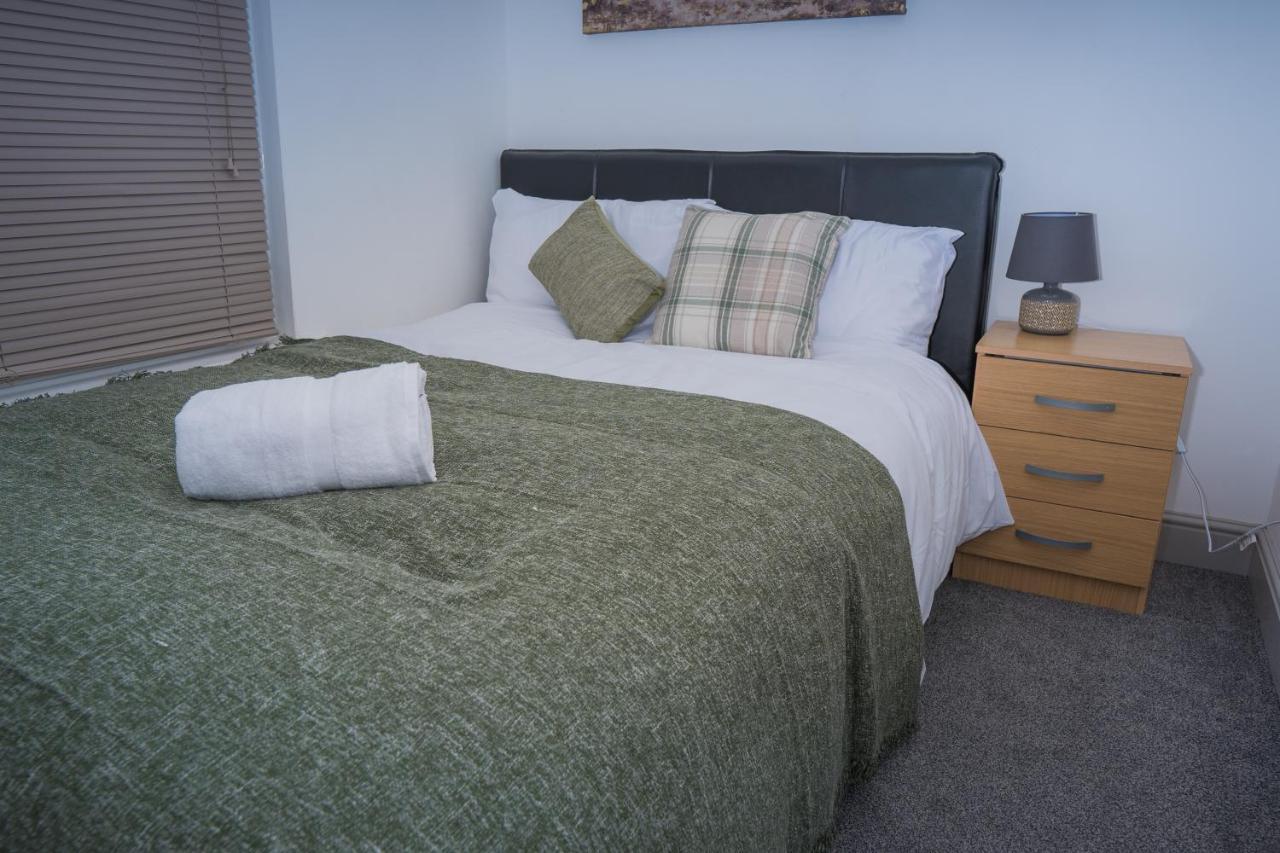 The Highfield Villa, 5 Bedrooms, Northampton Centre, Sleeps 10 Extérieur photo