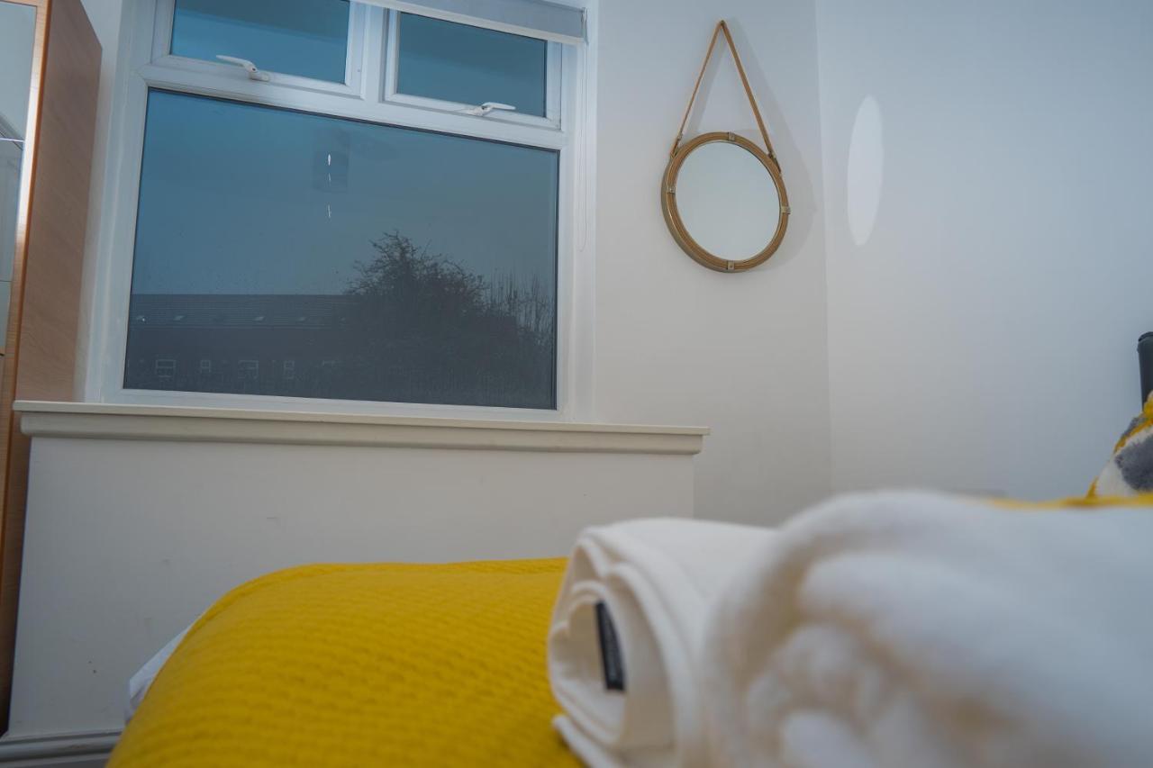 The Highfield Villa, 5 Bedrooms, Northampton Centre, Sleeps 10 Extérieur photo