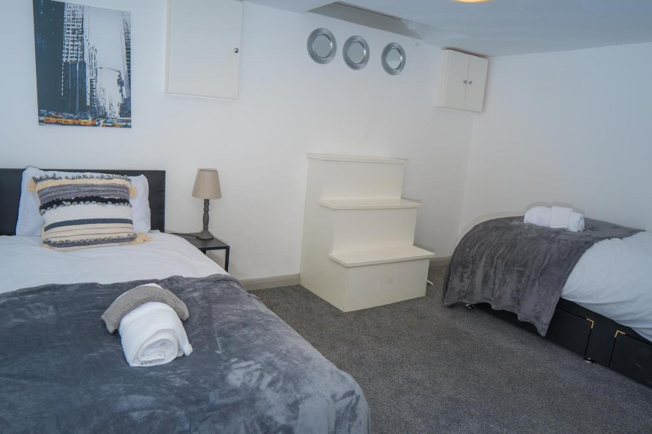 The Highfield Villa, 5 Bedrooms, Northampton Centre, Sleeps 10 Extérieur photo